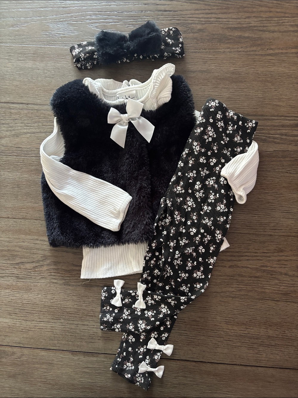 Nicole Miller Black Faux Fur Vest Set with White Bow & Floral Leggings